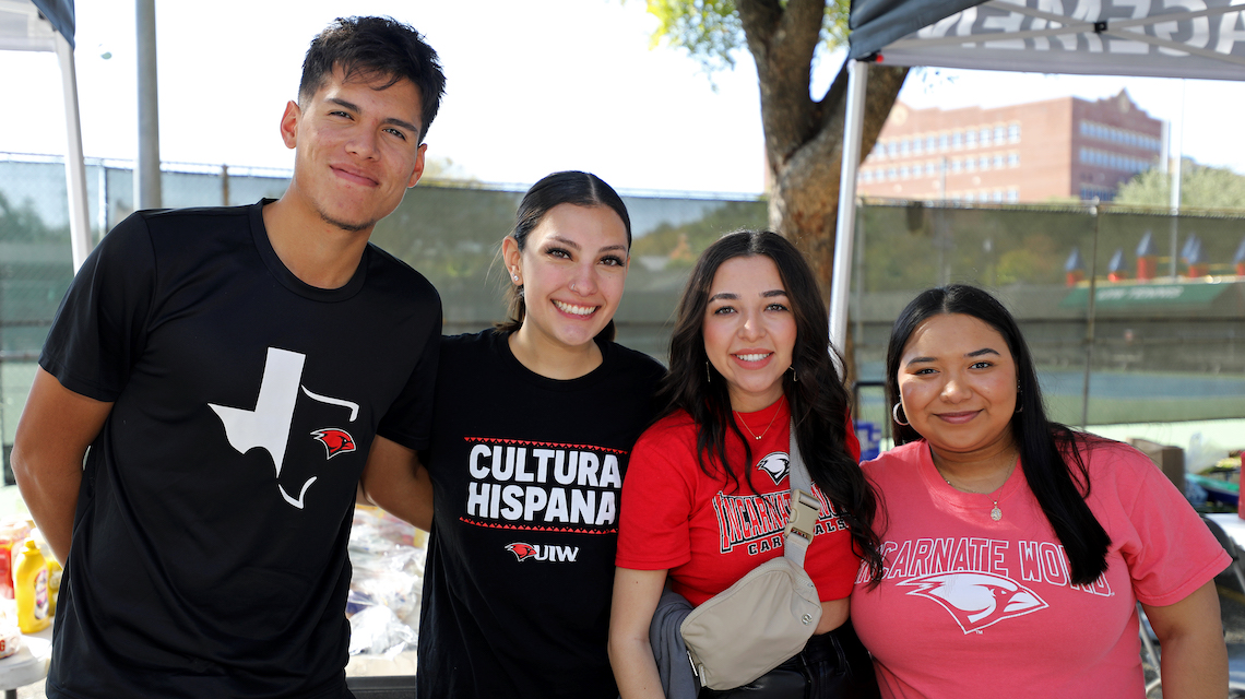 Hispanic culture club at Homecoming Tailgate