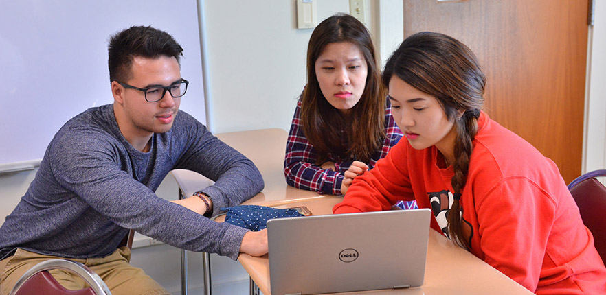 HEBSBA business students working together at UIW