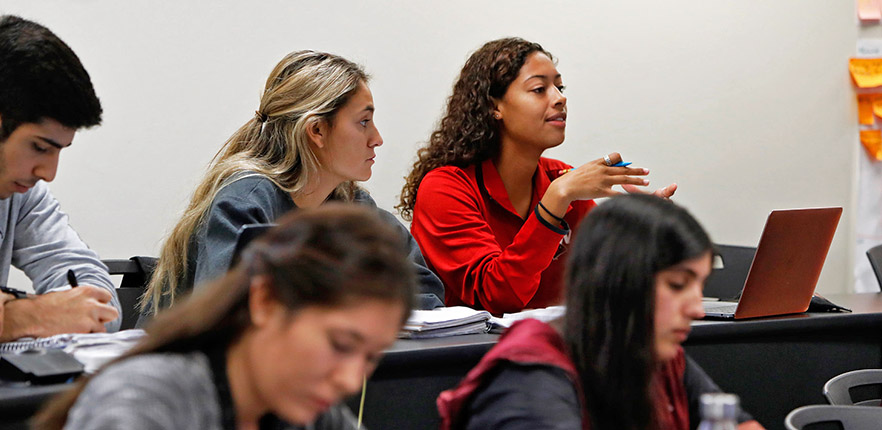 HEBSBA business students participating in class