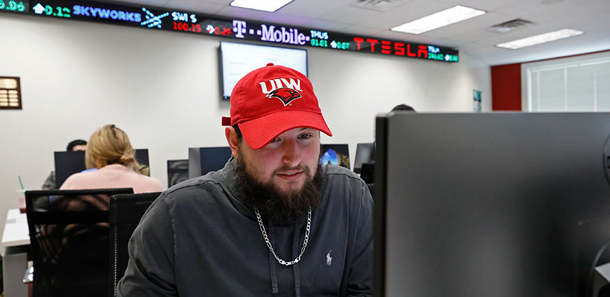 Student in finance lab