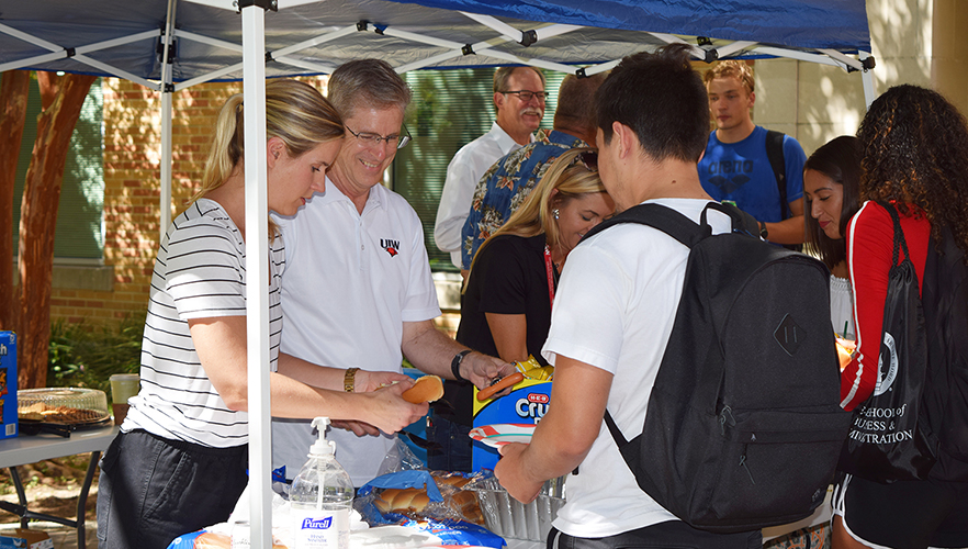 Students and faculty attend HEBSBA cookout