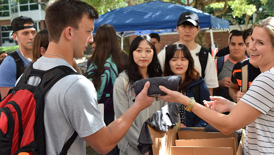 Students and faculty attend HEBSBA cookout