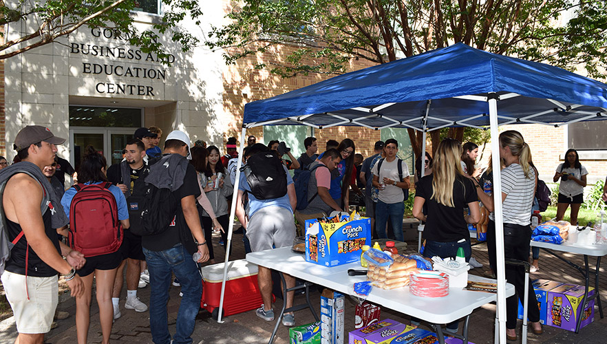 Students and faculty attend HEBSBA cookout