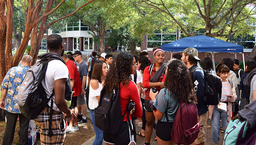 Students and faculty attend HEBSBA cookout