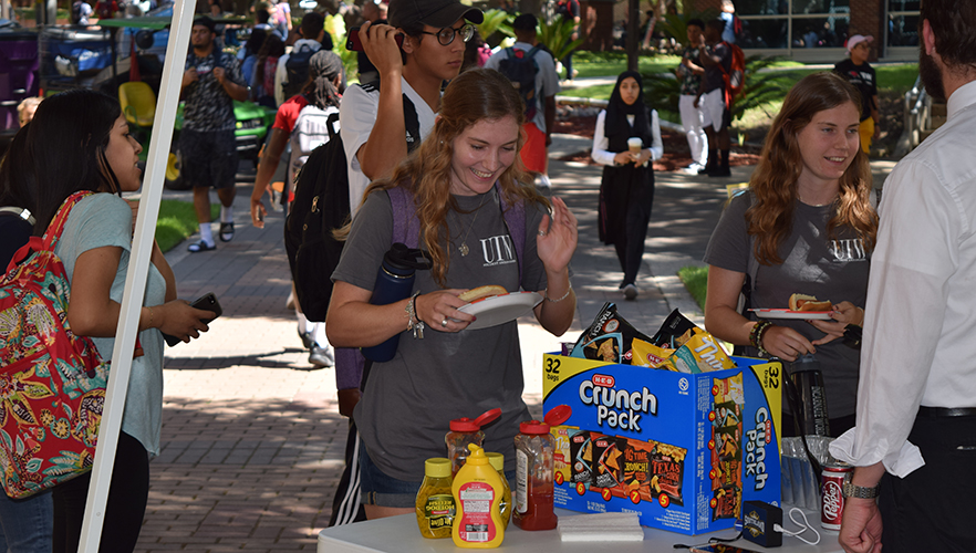 Students and faculty attend HEBSBA cookout