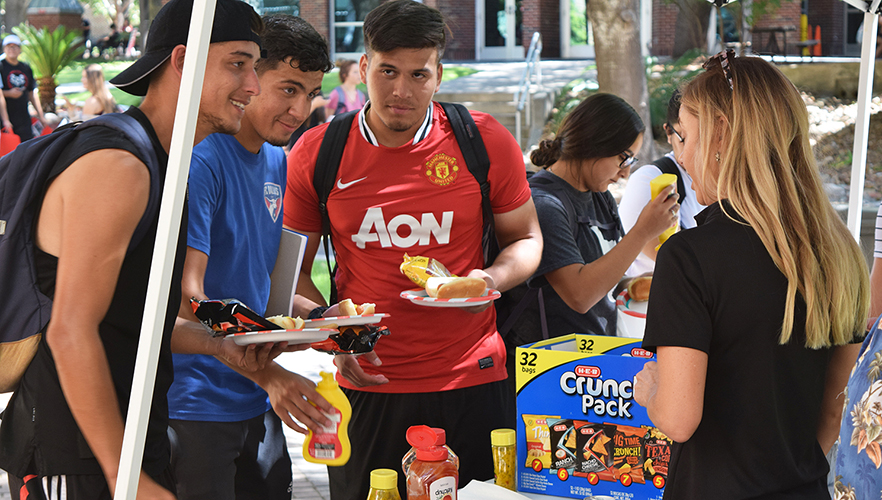 Students and faculty attend HEBSBA cookout