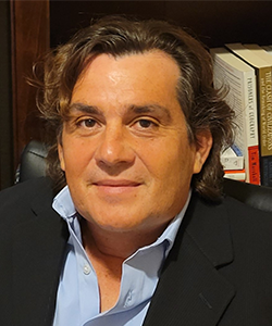 Dr. Alejandro Flores-Arocha Headshot
