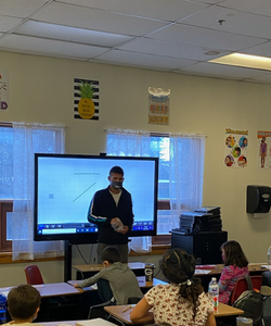 Warren Fulgenzi speaks to a children's class