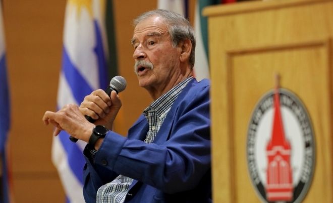 Former Mexican President Vicente Fox addresses a large crowd at UIW