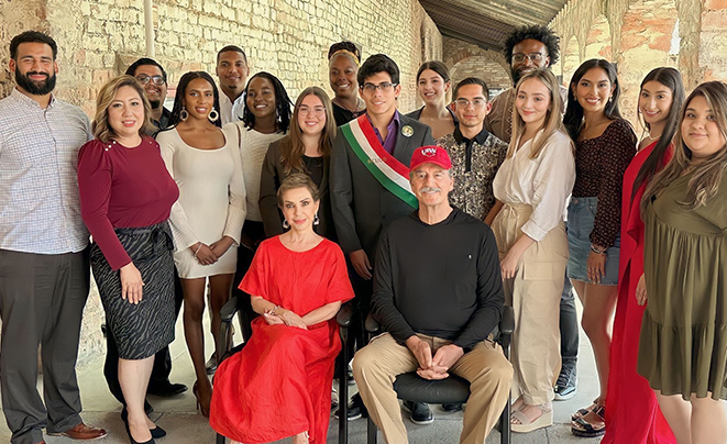 Students with Former President Vicente Fox and First Lady