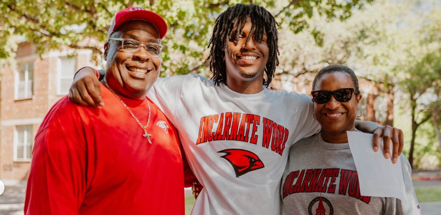 UIW student with his parents