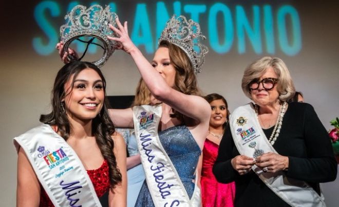 Calista Burns crowns Jazzlyn Ramirez Miss San Antonio