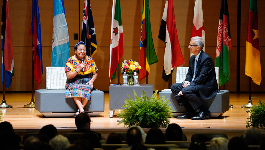 Rigoberta Menchú Tum event photo 8