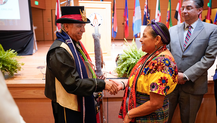 Rigoberta Menchú Tum  1