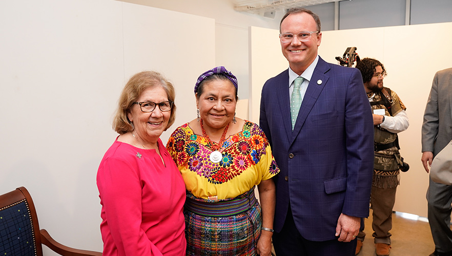 Rigoberta Menchú Tum event photo 5