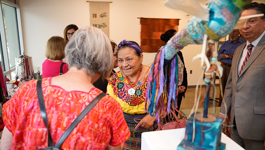 Rigoberta Menchú Tum event photo 6