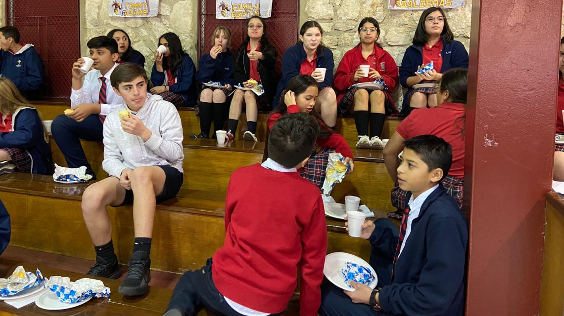 Students wearing red and blue eating