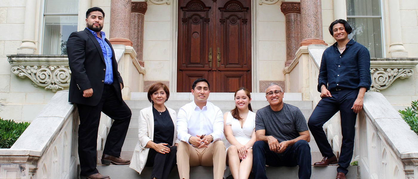 En las manos de Dios (In the Hands of God) 