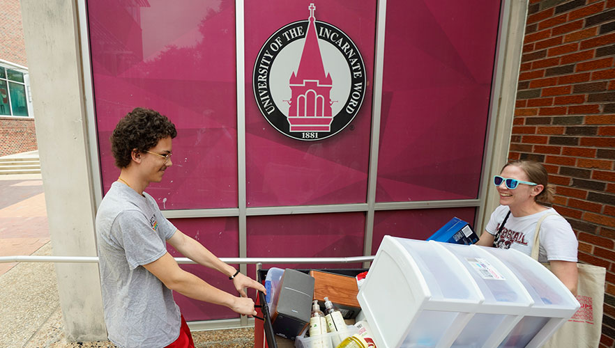 Students moving in