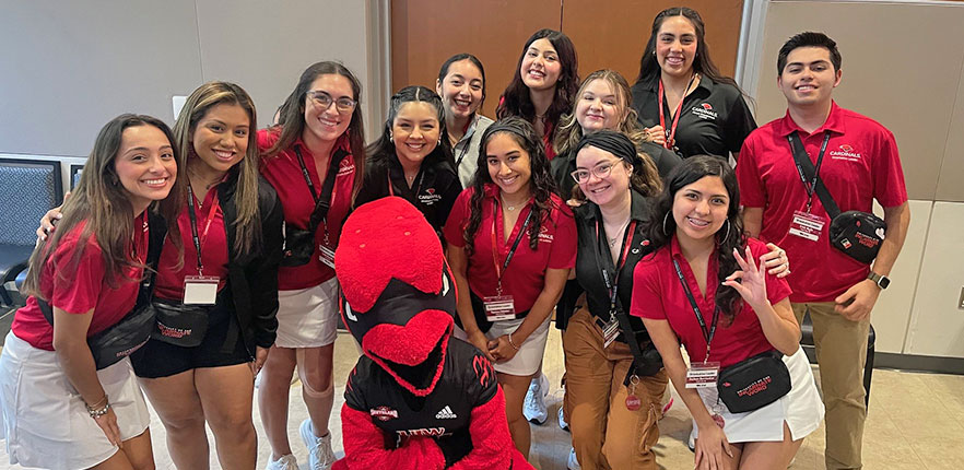 Orientation team with Red the Cardinal