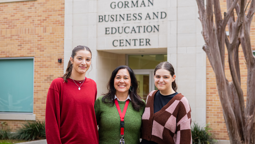 L-R Kaitlyn Weightman, Dr. Melissa Siller and Hope Fuschetto