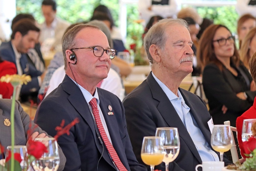 Photo Caption: (L-R) UIW President Dr. Thomas M. Evans and former President of Mexico Vicente Fox attend the inauguration of the University of the Incarnate Word León