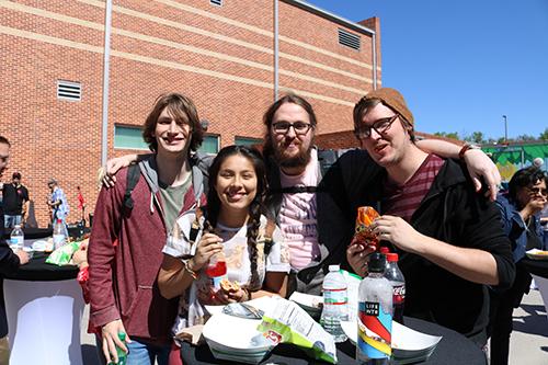 UIW Students enjoying lunch together